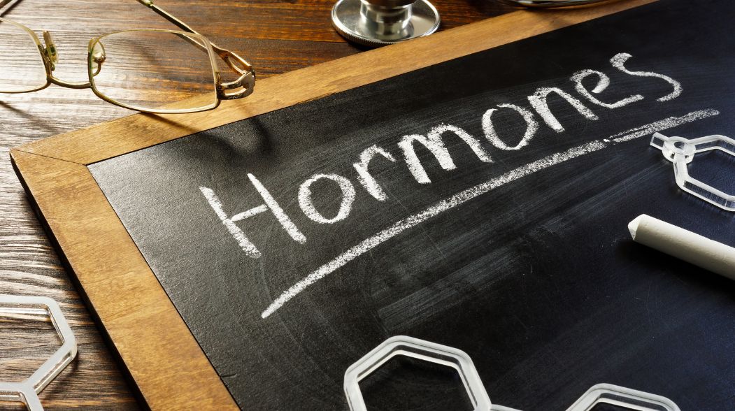 suplementy wspierajace zdrowie ukladu hormonalnego adaptogeny witamina d i inne skladniki