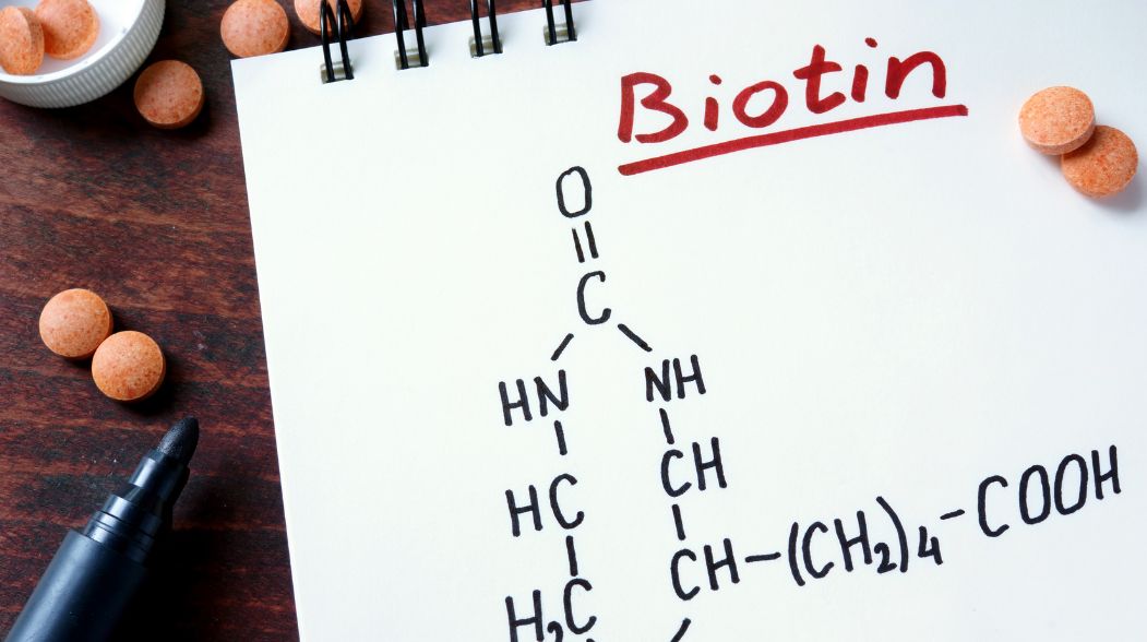 Biotyna a problemy z cerą - kiedy może zaszkodzić?