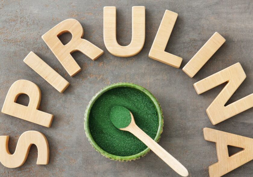 spirulina a skora czy moze wspierac cere i ograniczac stany zapalne Spirulina a skóra: czy może wspierać cerę i ograniczać stany zapalne?